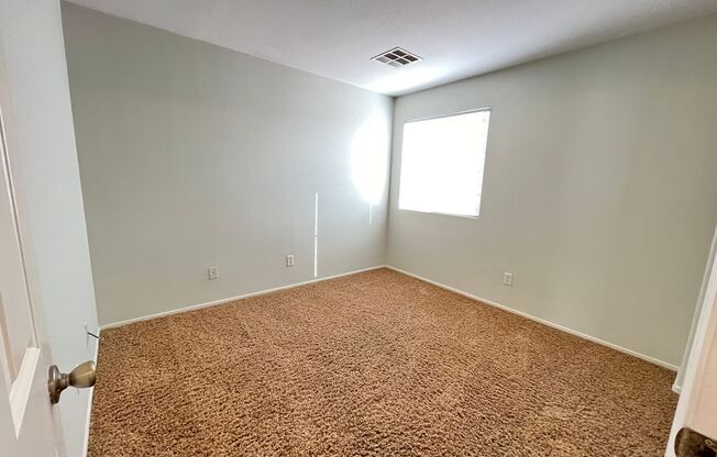 3 beds, 2.5 baths, $1,900, Unit Gate code is K089621 OR K160772