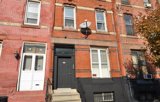 1839 W Master St
