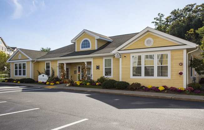 Clubhouse and Leasing Center Lynnfield Commons