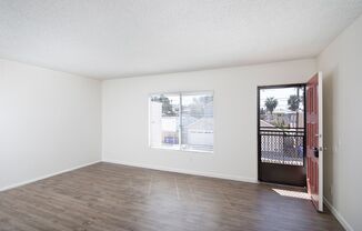 Spacious Two Bedroom Apartment w/ Parking in Ocean Beach. Rent today!