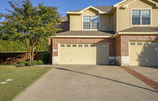 NICE 3 BEDROOM DUPLEX LOCATED IN LAVON, TEXAS!