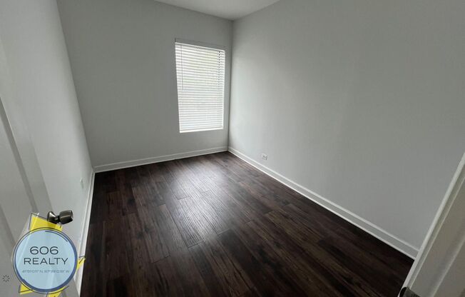 Charming Vintage Apartments in the Heart of Irving Park!