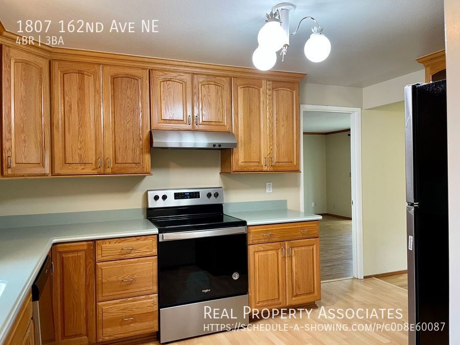 1807 162 AVE NE