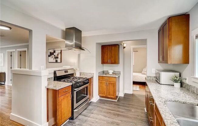3 BEDS 1 BATH SINGLE FAMILY FOR RENT