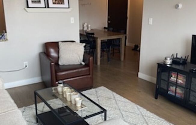 Modern Farwell Ave Apartments