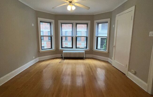 2 beds, 1 bath, 805 sqft, $2,195, Unit 2121-25-3C