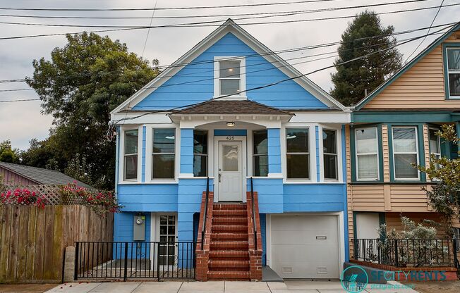 Sunnyside: Newly Renovated Single Family Home w/ 2 Bonus Rooms, Garage & Yard