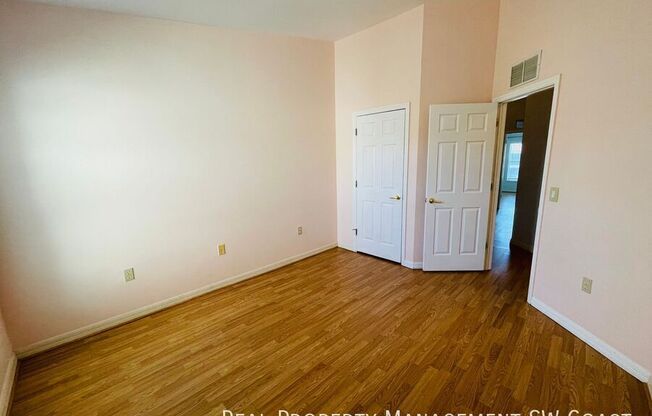 936 HAMPTON CIR