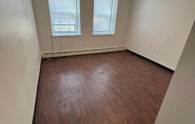 2 beds, 1 bath, $1,400, Unit 836 N Preston St - E