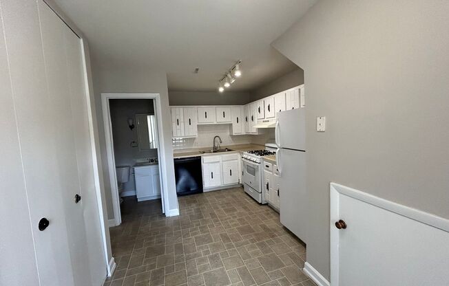 2 beds, 2.5 baths, 1,339 sqft, $1,149, Unit 613