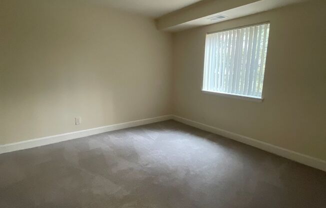 2 beds, 2 baths, 1,000 sqft, $1,975, Unit 14210 #302