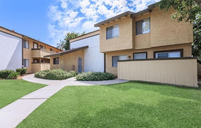 2 beds, 1 bath, 913 sqft, $1,275, Unit 23