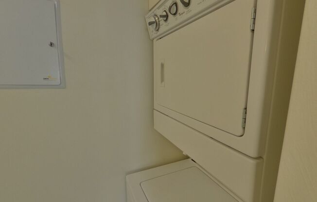 3 beds, 1.5 baths, 1,302 sqft, $2,550, Unit 2