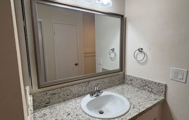 2 beds, 1 bath, 850 sqft, $2,200, Unit 6