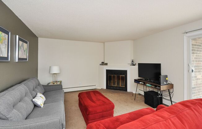 2 beds, 2 baths, 1,073 sqft, $1,595, Unit 3900220 PR