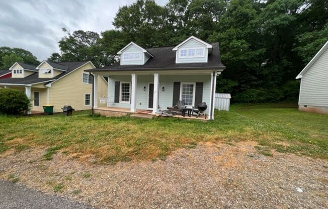 Newly updated 4 Bedroom/4 Bathroom House!