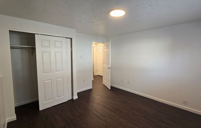 2 beds, 1 bath, $1,050, Unit Apt 3