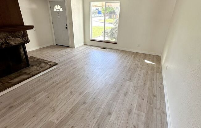 Tasteful 5-Bedroom Home with Dual Primary Suites - Kennewick