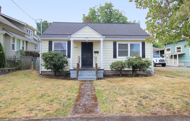 Great Overlook 2 Bedroom Bungalow - Steps to Max!!!!