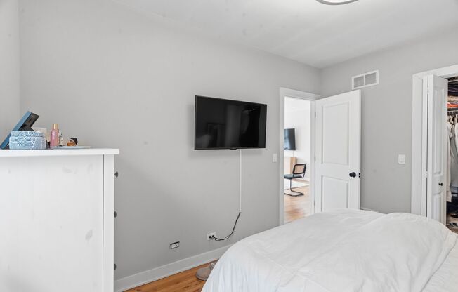 3 beds, 2 baths, 830 sqft, $4,450, Unit 928-3S