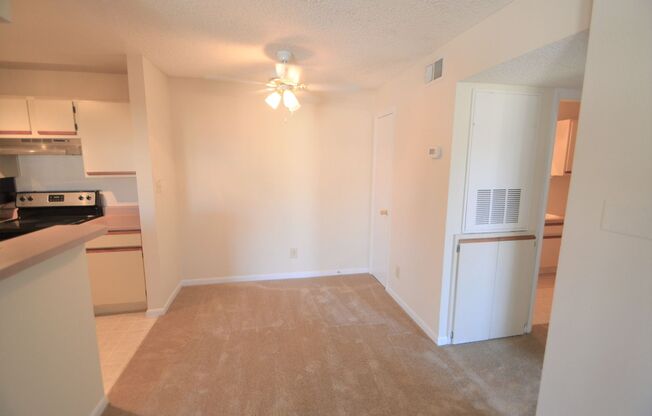 ORLANDO: Regency Gardens, AVAILABLE  NOW! 1st FULL month's rent free!