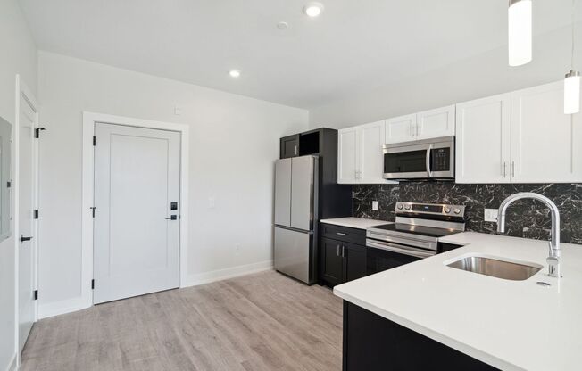 1 bed, 1 bath, 597 sqft, $1,650, Unit D02