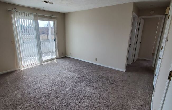 2 beds, 1 bath, 838 sqft, $915