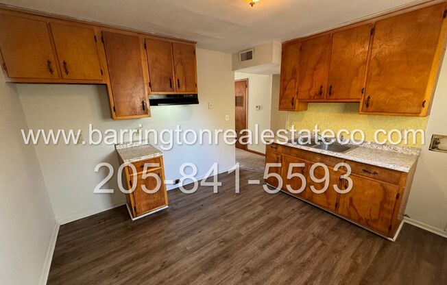 2 beds, 1 bath, 758 sqft, $585, Unit Apt E