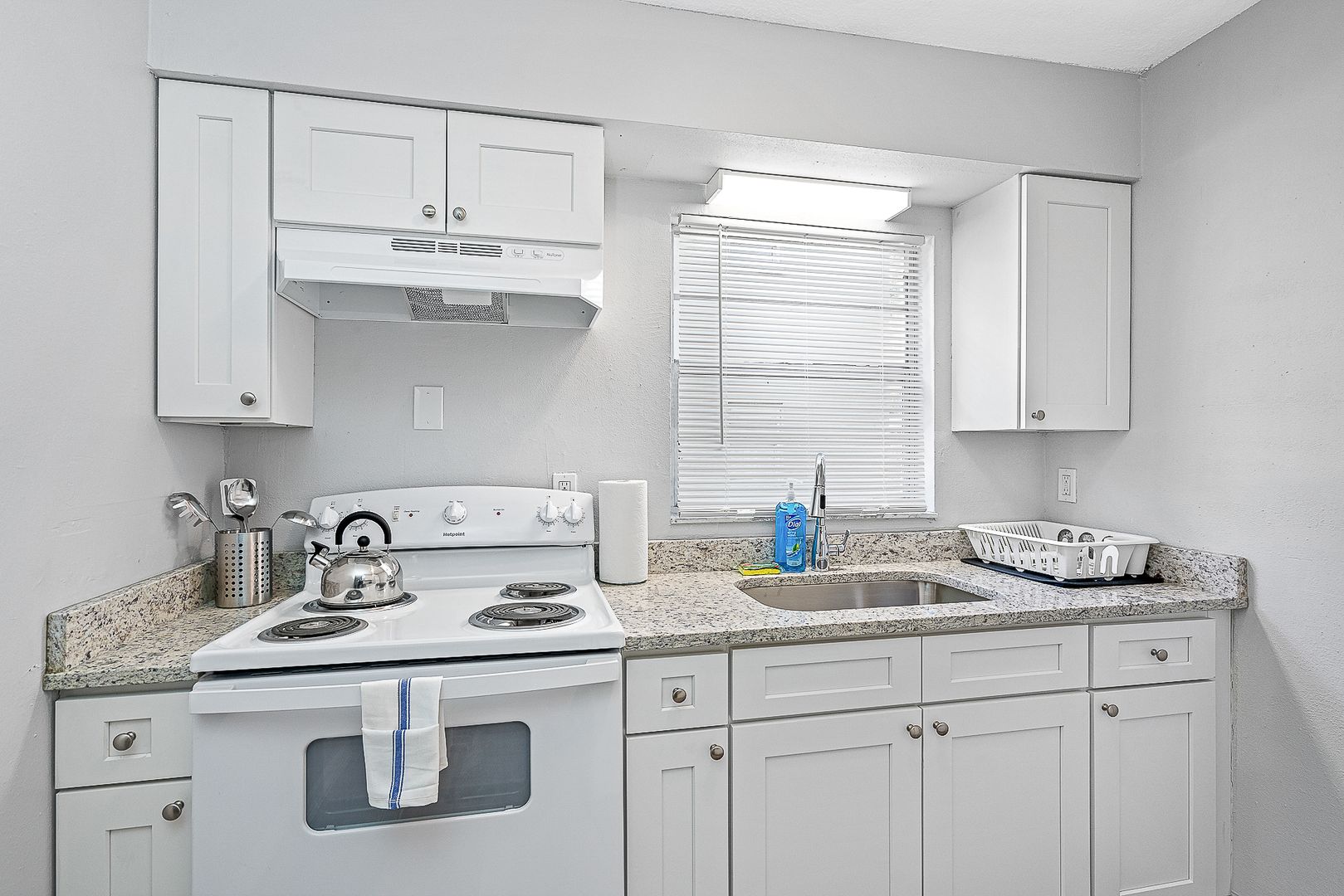 University Park 1/1/ Unit, Centrally located near parks and Shopping! Pet friendly.