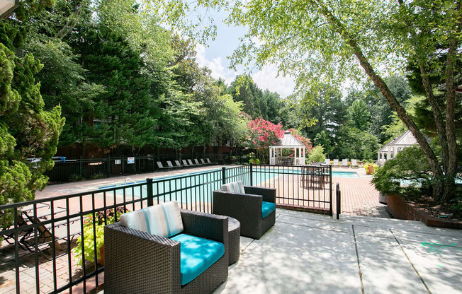 Pool & Lounge Area