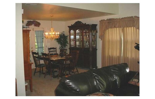 4 beds, 2.5 baths, $2,100