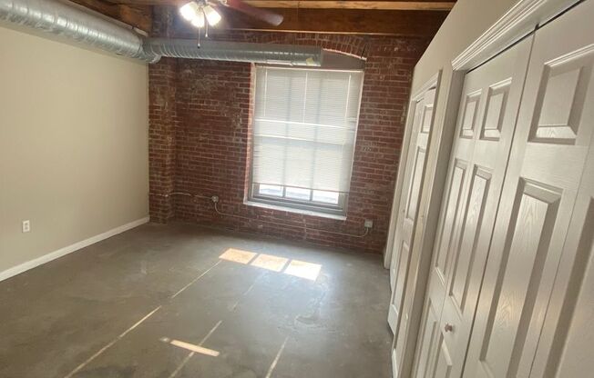 2 beds, 1 bath, 1,000 sqft, $1,095, Unit 605