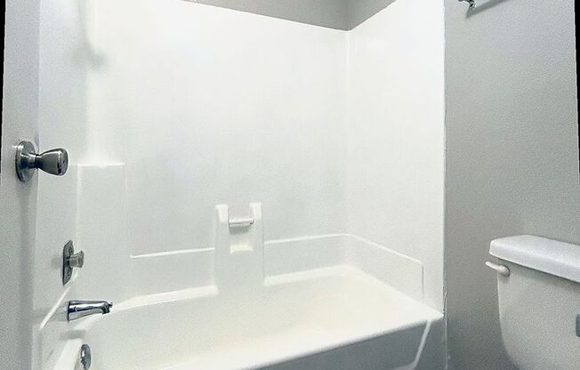 Studio, 1 bath, 400 sqft, $995, Unit 7