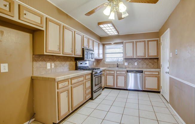 3 beds, 2 baths, $1,375