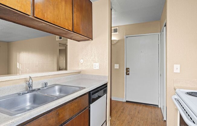 1 bed, 1 bath, 694 sqft, $1,445, Unit 135W