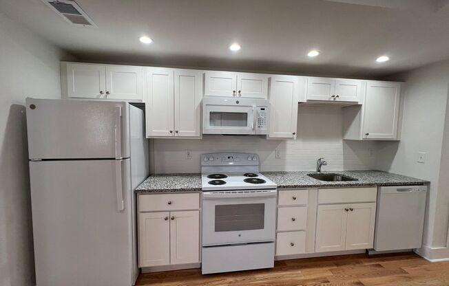 2 beds, 1 bath, 750 sqft, $1,980, Unit 5637 Hobart St. #4