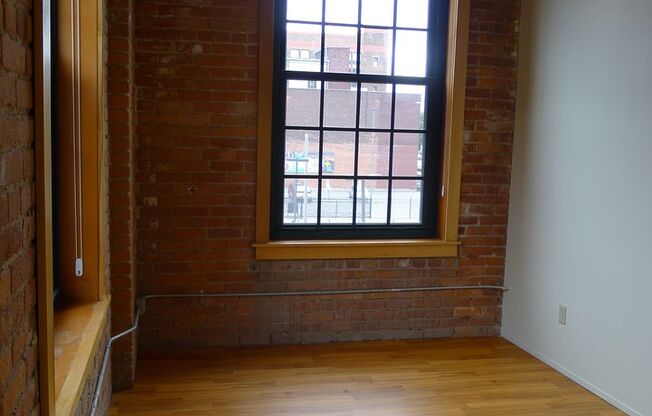 2 beds, 1 bath, 212 sqft, $1,815, Unit 212