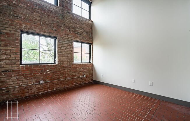 2 beds, 2 baths, $2,100, Unit 727 N. 4th St. Apt. 128