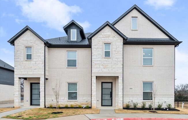 Luxury Arlington Townhome - Gated Community