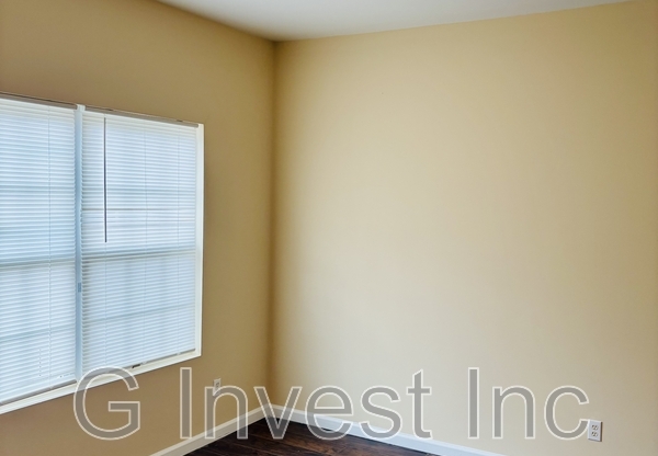 4995 UPPER ELM ST