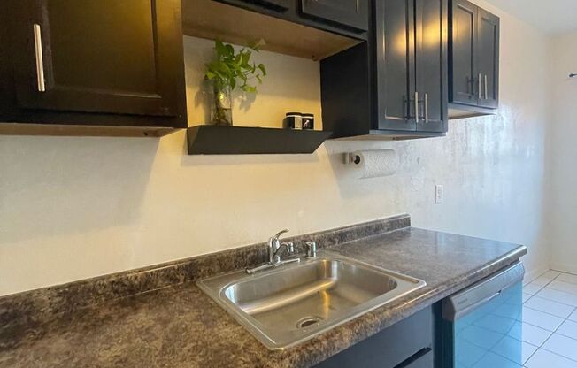 5425-33 W Martin Dr