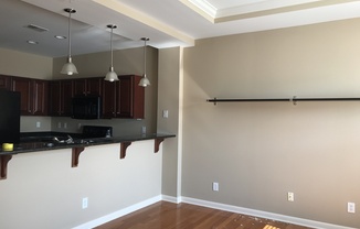 2 beds, 2 baths, $1,600