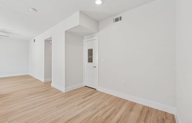 2 beds, 1 bath, 944 sqft, $1,469, Unit 332