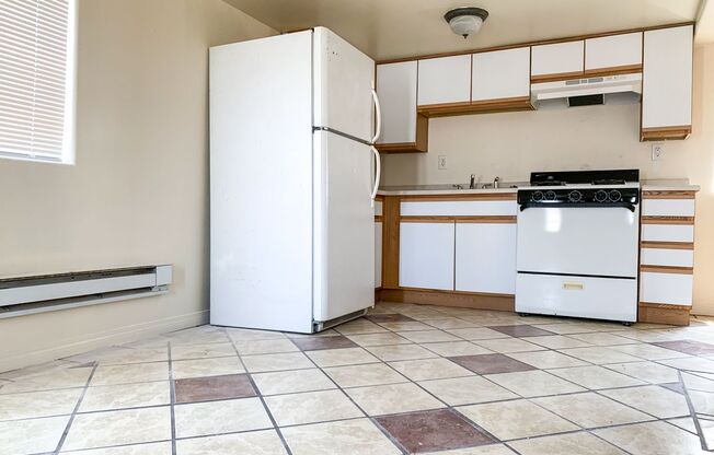 Studio, 1 bath, 540 sqft, $919, Unit 528 Candelaria NW