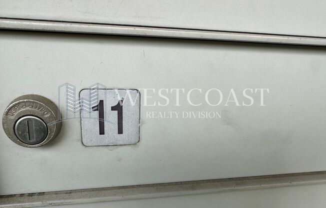 ***$500-OFF Move In Special**** Charming Updated End-Unit Condo in a Beautiful Tree-Lined Community!