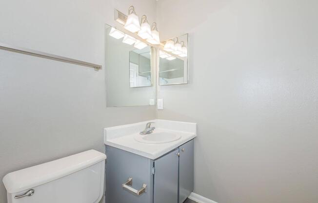 2 beds, 2 baths, 811 sqft, $1,105