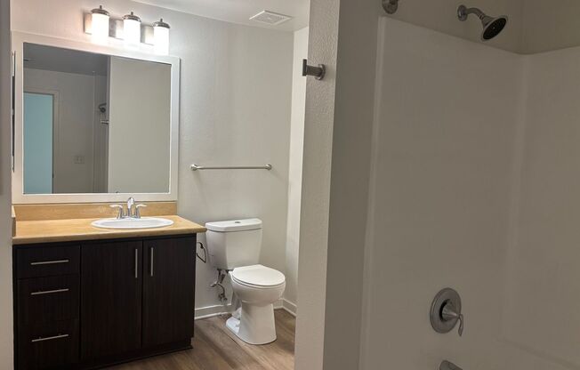 3 beds, 3 baths, 1,956 sqft, $5,030, Unit 475