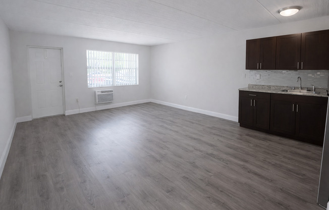 1 bed, 1 bath, 700 sqft, $1,695, Unit 2700 - 2D