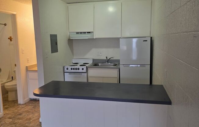 Studio, 1 bath, 375 sqft, $940, Unit 42