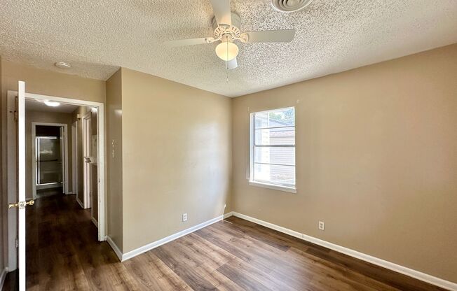 3 beds, 1 bath, $995